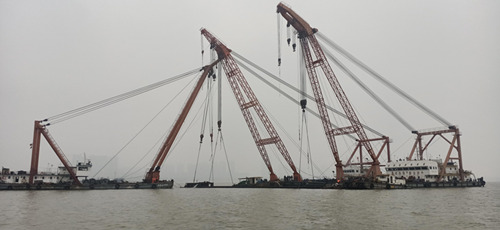 長江水域南京段成功打撈一艘裝載水泥熟料沉船