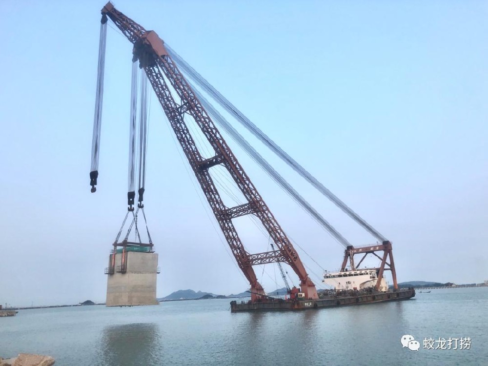 “秦航82”成功安裝廈門港東山港區(qū)城垵作業(yè)區(qū)3號、4號泊位工程首件沉箱